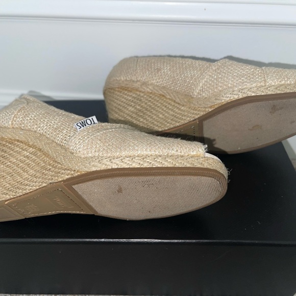 Toms Shoe Wedge open toe Like New!! - Picture 3 of 4
